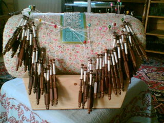 Making bobbin lace