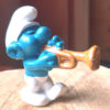 20047 Trumpeter Smurf with Tan Trumpet (Trompeter Schlumpf mit senffarener Trompete) #1