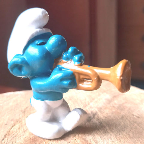 20047 Trumpeter Smurf With Tan Trumpet (Trompeter Schlumpf Mit Senffarener Trompete) #1