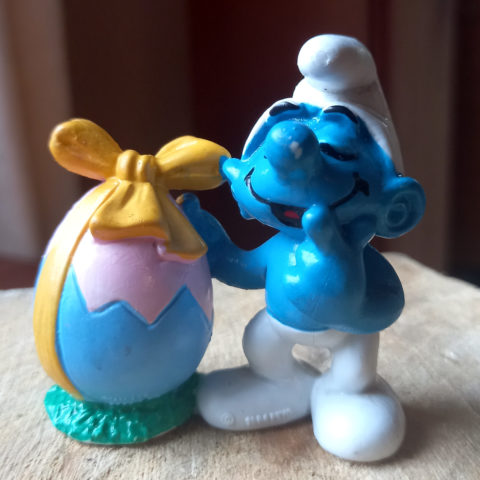 20490 Smurf With Easter Egg (Yellow Bow) (Osterschlumpf Mit Osterei)