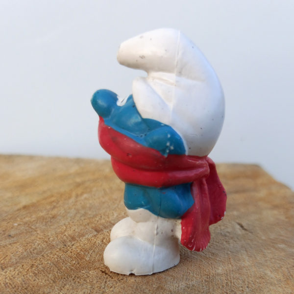 20004 Shiver Smurf with Red Scarf (Winterschlumpf) - Image 2