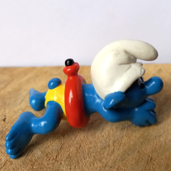20025 Swimmer Smurf with Red Ring and Yellow Pants Black Air Valve (Schwimmschlumpf) #5 - Image 4