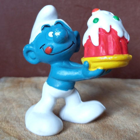 20100 Cake Smurf with a Red Cake (Tortenschlumpf) #2