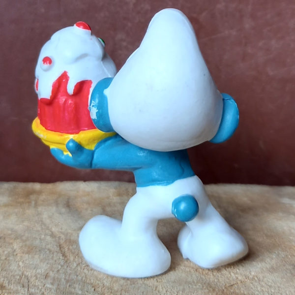 20100 Cake Smurf with a Red Cake (Tortenschlumpf) #2 - Image 3
