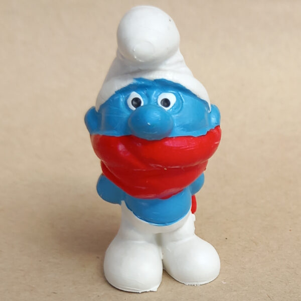 20004 Shiver Smurf with Red Scarf (Winterschlumpf) #2