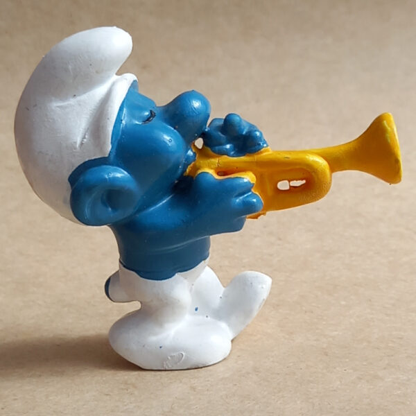 20047 Trumpeter Smurf with Yellow Trumpet (Trompeter Schlumpf mit gelber Trompete) #2 - Image 5