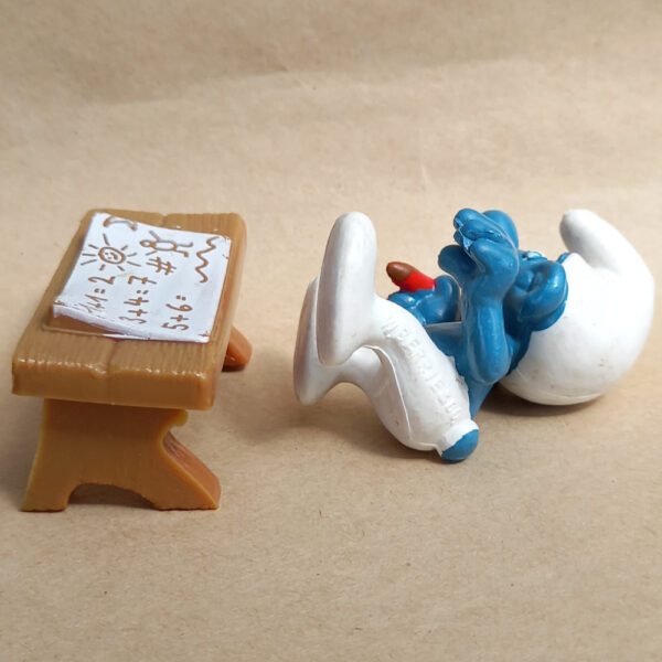 40220 School Desk Super Smurf (Schlumpf auf der Schulbank) - Image 3