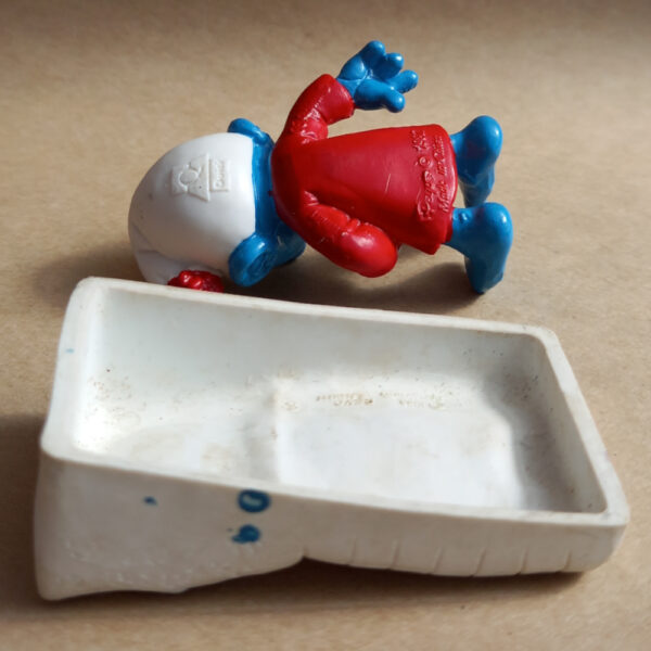 40240 Bed Smurf on White Mattress (Schlumpf im Bett) - Image 5