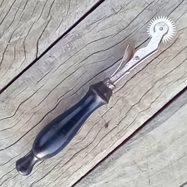 Vintage Wood Handled Sewing Pattern Tracing Wheel (MIS-001)