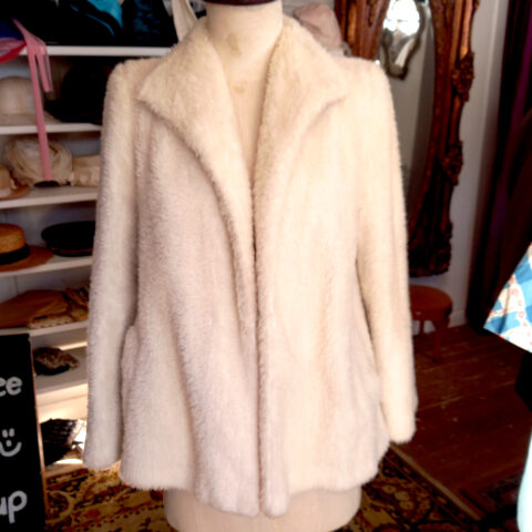 1970s White Faux Fur Winter Coat size Medium (VC-010)