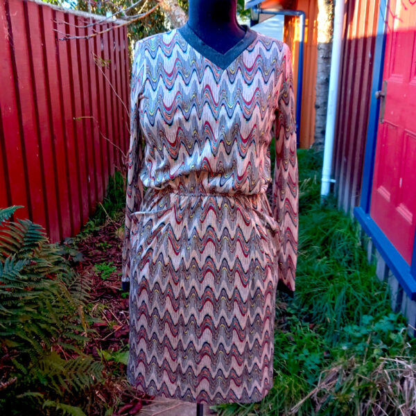 Lianne Bellis V-Neck Dress size Size 8 - 10 (VC-027)