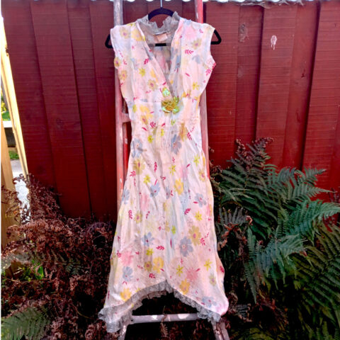 Annah S Vintage Sleeveless Dress White with Floral Design size S (VC-029)