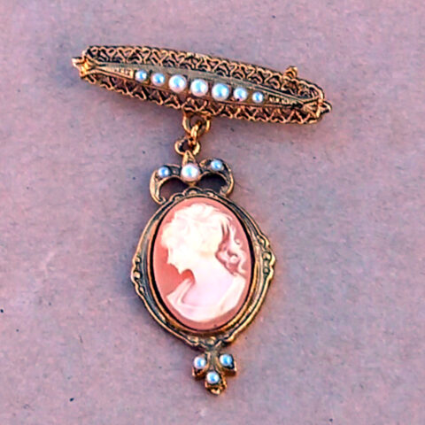 Vintage Faux Cameo and Pearl Dangle Brooch (VCAJ-004)