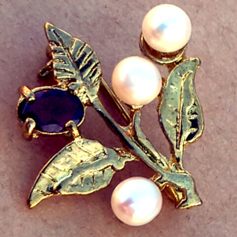 Vintage Goldtone Brooch with Leaves with Faux Pearls and Ruby Rhinestone (VCAJ-011)