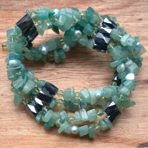 Necklace with Green Semi Precious Gemstones and Multi Magnets (VCAJ-015)