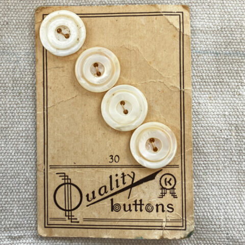 19mm Vintage K Quality  Buttons Mother-Of-Pearl on Card x4 (BUT-029)