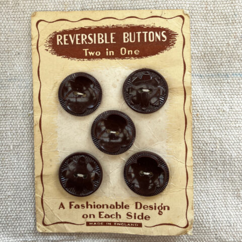 20mm Vintage Reversible Buttons Brown x5 On Card (BUT-030)