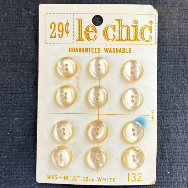 11mm Vintage Le Chic Buttons Cream On Card x12 (BUT-037)