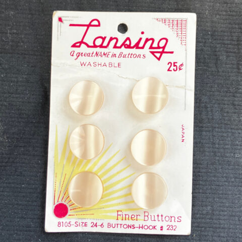 15mm Vintage Lansing Buttons Light Apricot On Card x6 (BUT-038)
