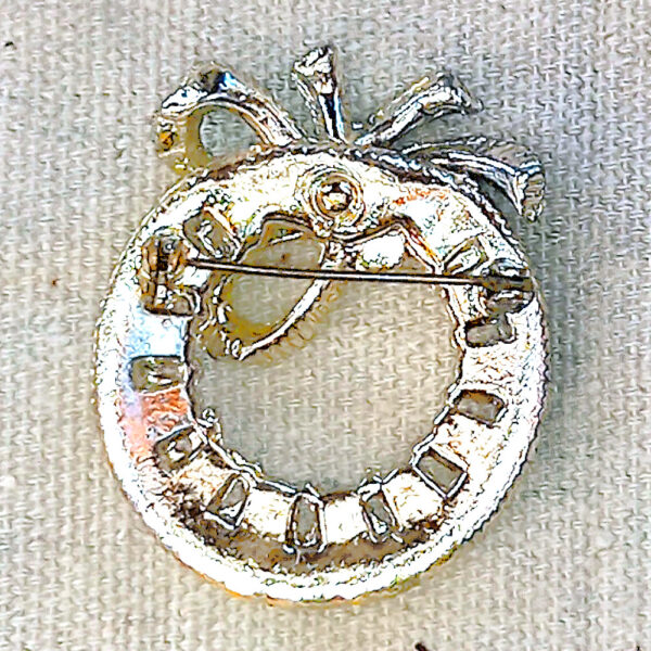 Vintage Gold Tone Brooch With Faux Pearls and Rhinestones (VCAJ-056) - Image 2
