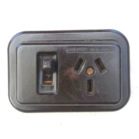 Bakelite Socket 10A 240VAC by Energo (ANTV-002)