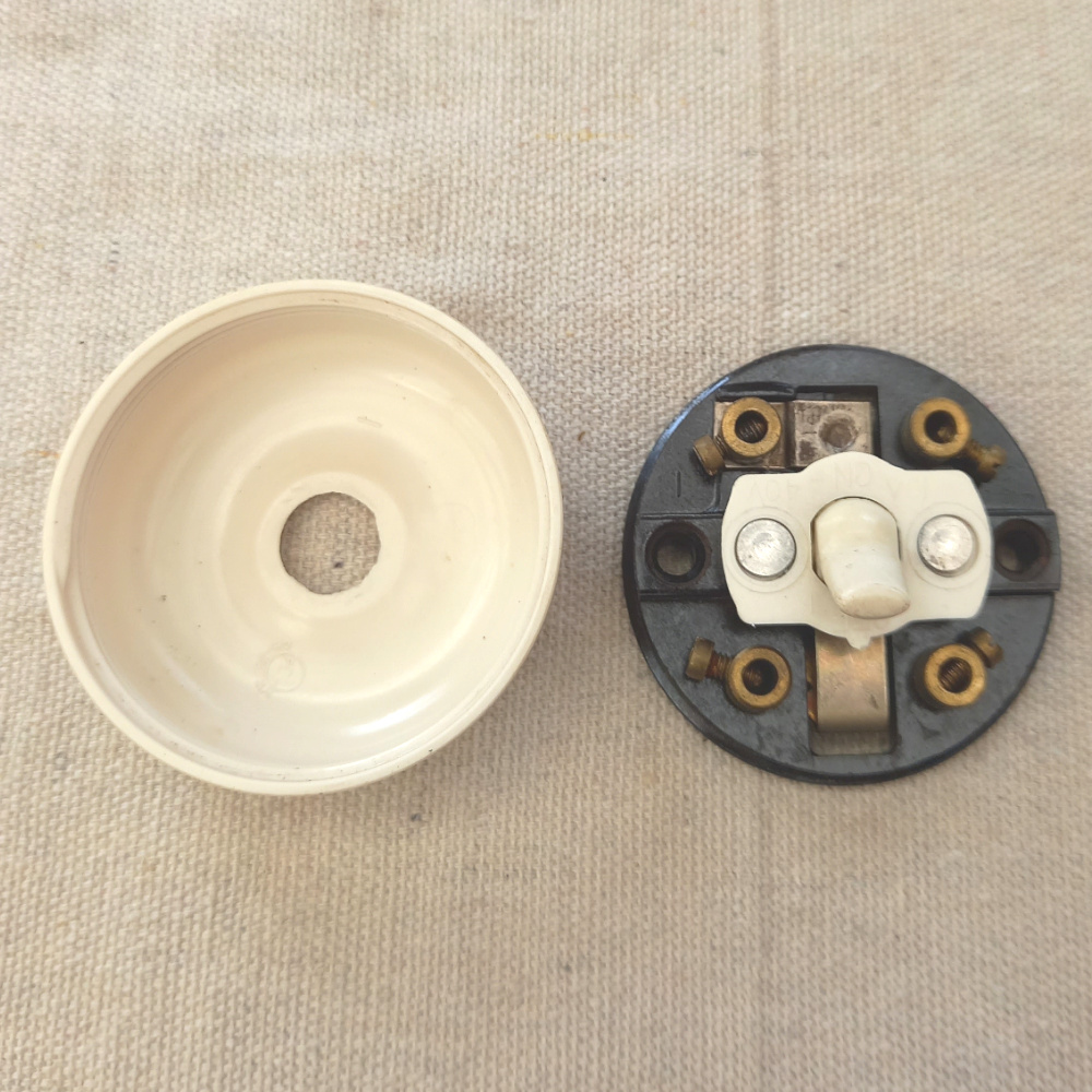 Bakelite Rocker Switch White 10A 240VAC by PDL (ANTV-009) - Image 4