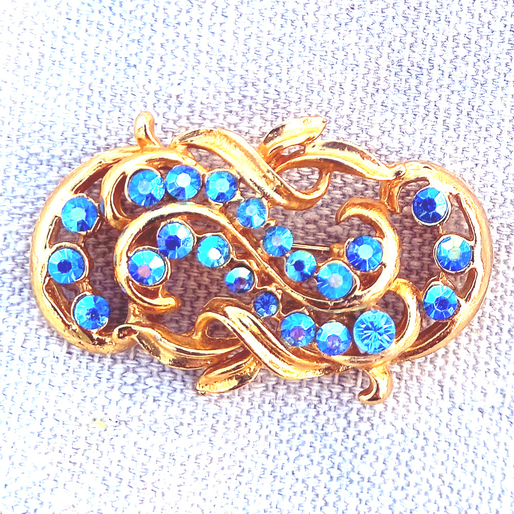 Vintage Gold-Tone Brooch with Blue Rhinestones Concave (VCAJ-064)
