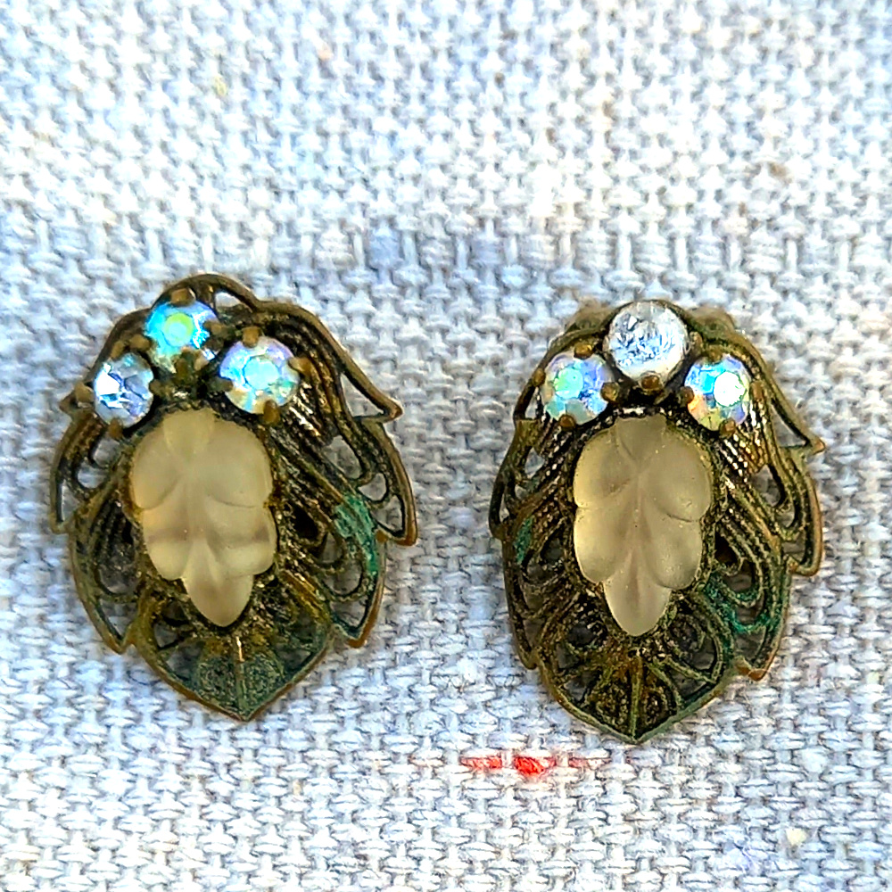 Vintage Filigree Clip-On Earrings with Rhinestones (VCAJ-065)