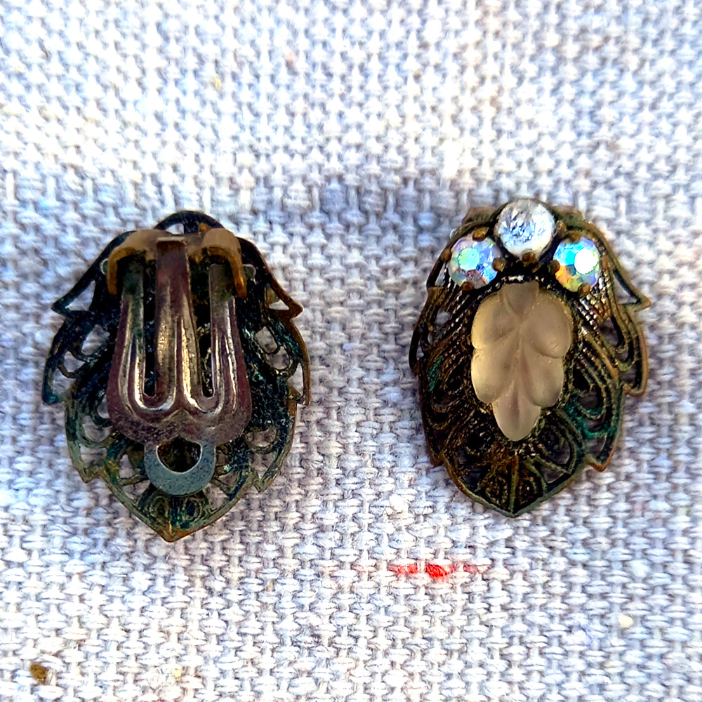 Vintage Filigree Clip-On Earrings with Rhinestones (VCAJ-065) - Image 2