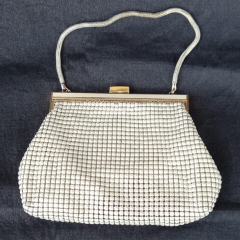 1960s Vintage Cream Enamel Mesh Purse by Glomesh (VCBA-010)