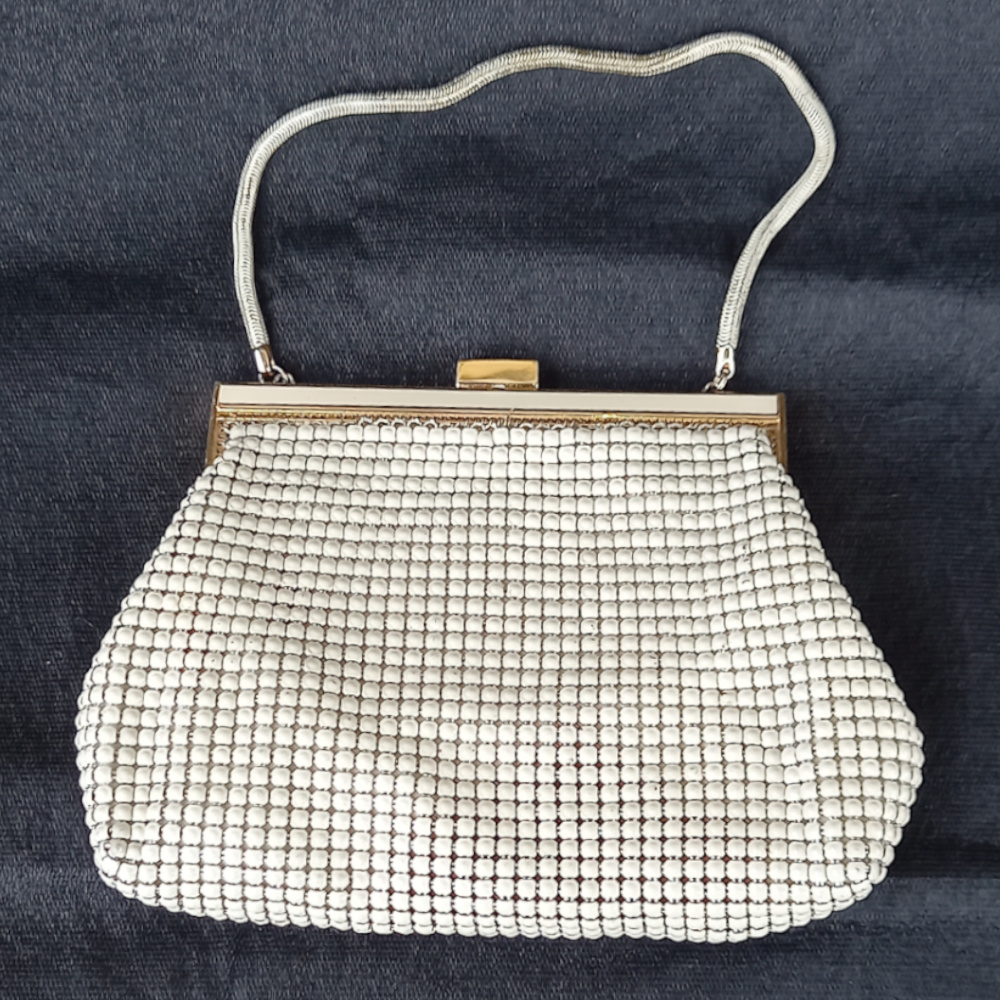 1960s Vintage Cream Enamel Mesh Purse by Glomesh (VCBA-010)