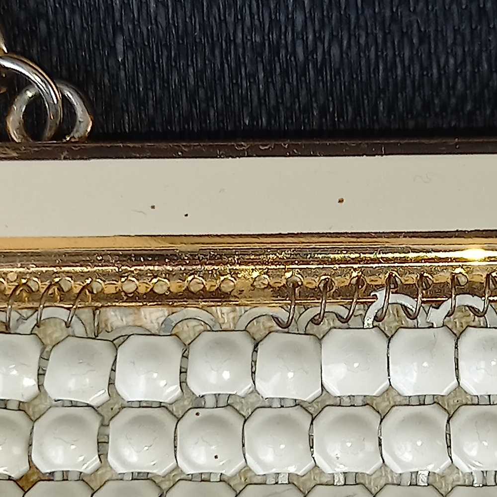 1960s Vintage Cream Enamel Mesh Purse by Glomesh (VCBA-010) - Image 6