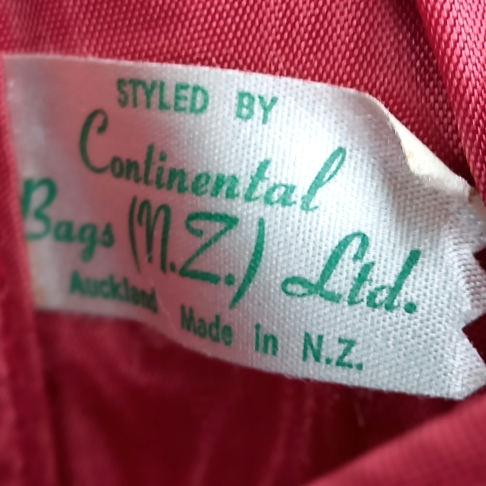 Vintage Embossed White Vinyl Purse by Continental (VCBA-012) - Image 3