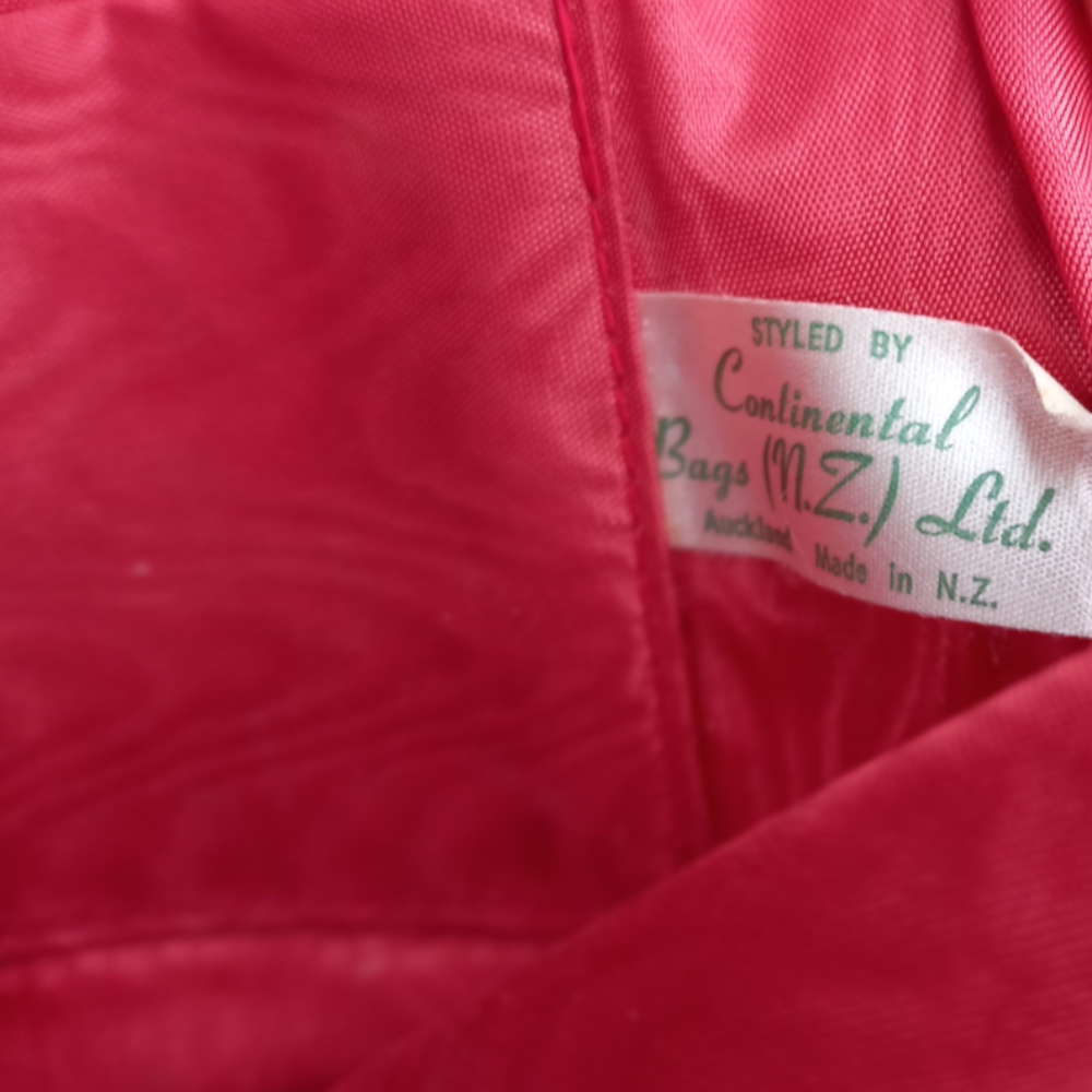 Vintage Embossed White Vinyl Purse by Continental (VCBA-012) - Image 4