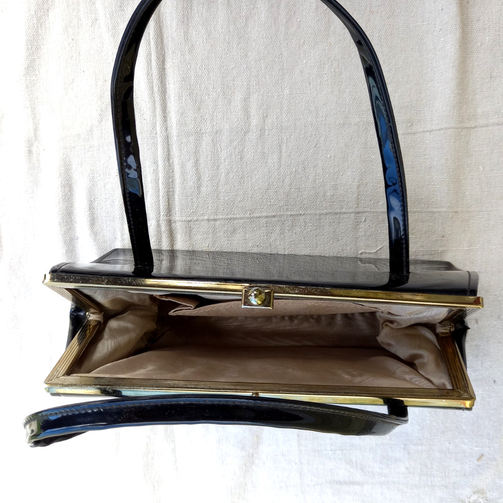 Vintage Vinyl Purse Black (VCBA-013) - Image 4