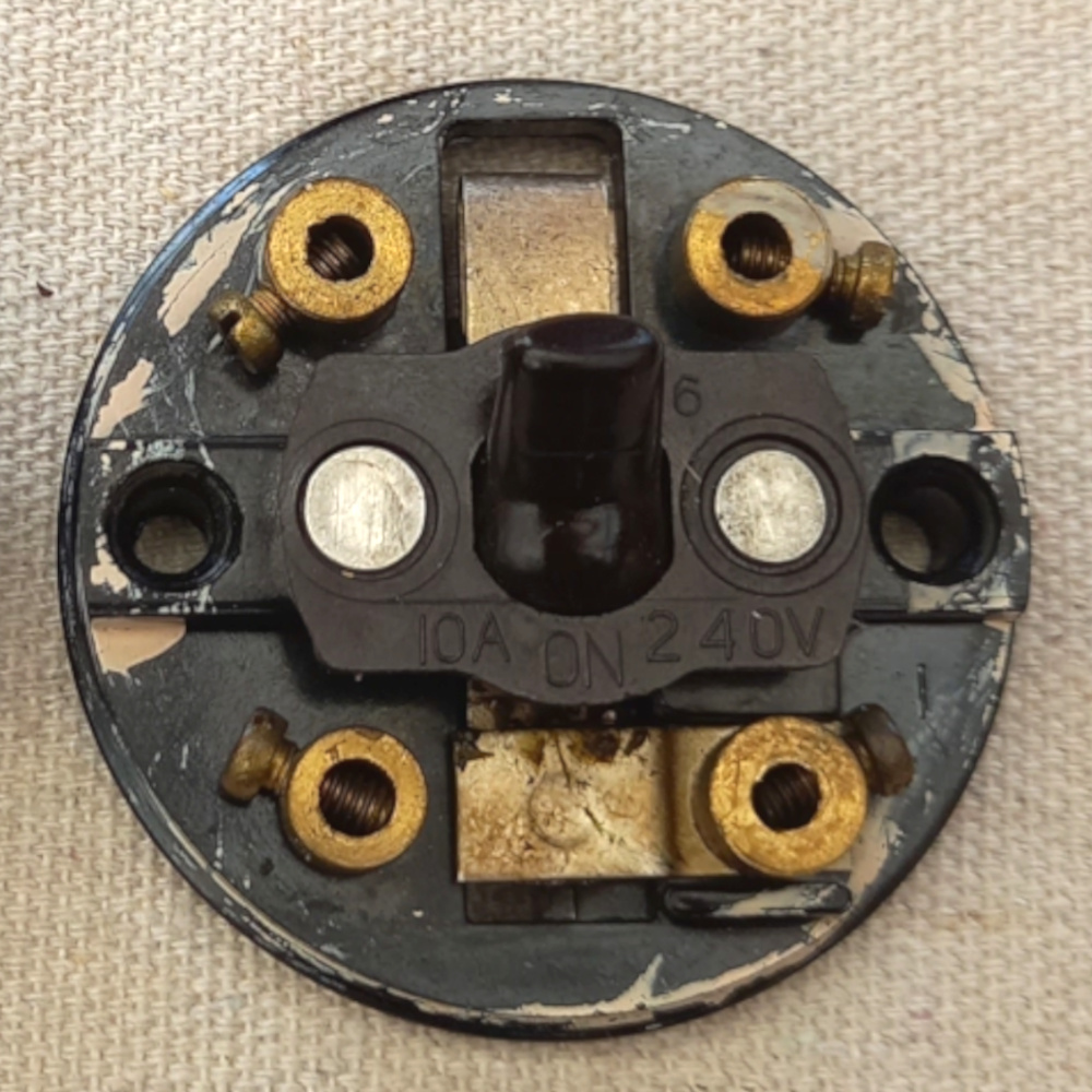 Bakelite Rocker Switch Brown 10A 240VAC by PDL (ANTV-010) - Image 3