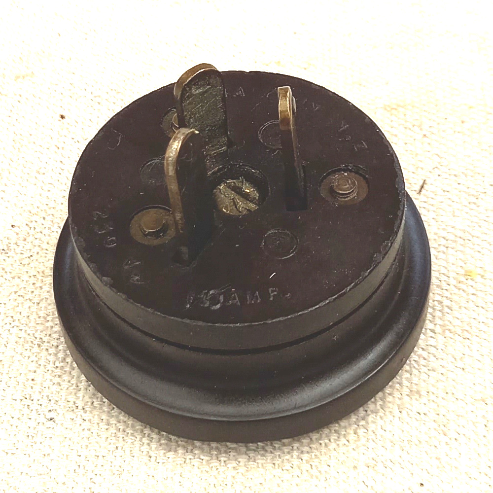 Bakelite Power Plug (Male) 10A 230V (ANTV-029)
