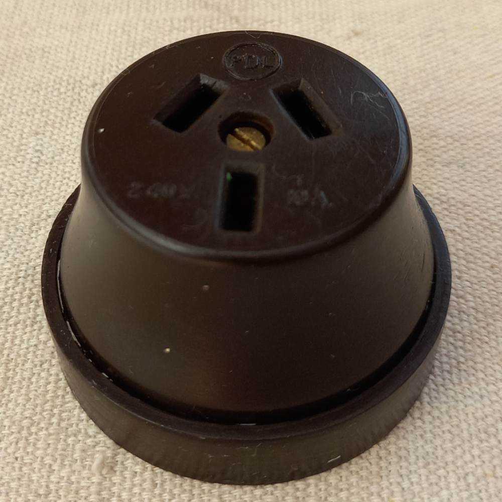 Bakelite 3-Pin Power Socket 10A 240VAC by PDL (ANTV-039)