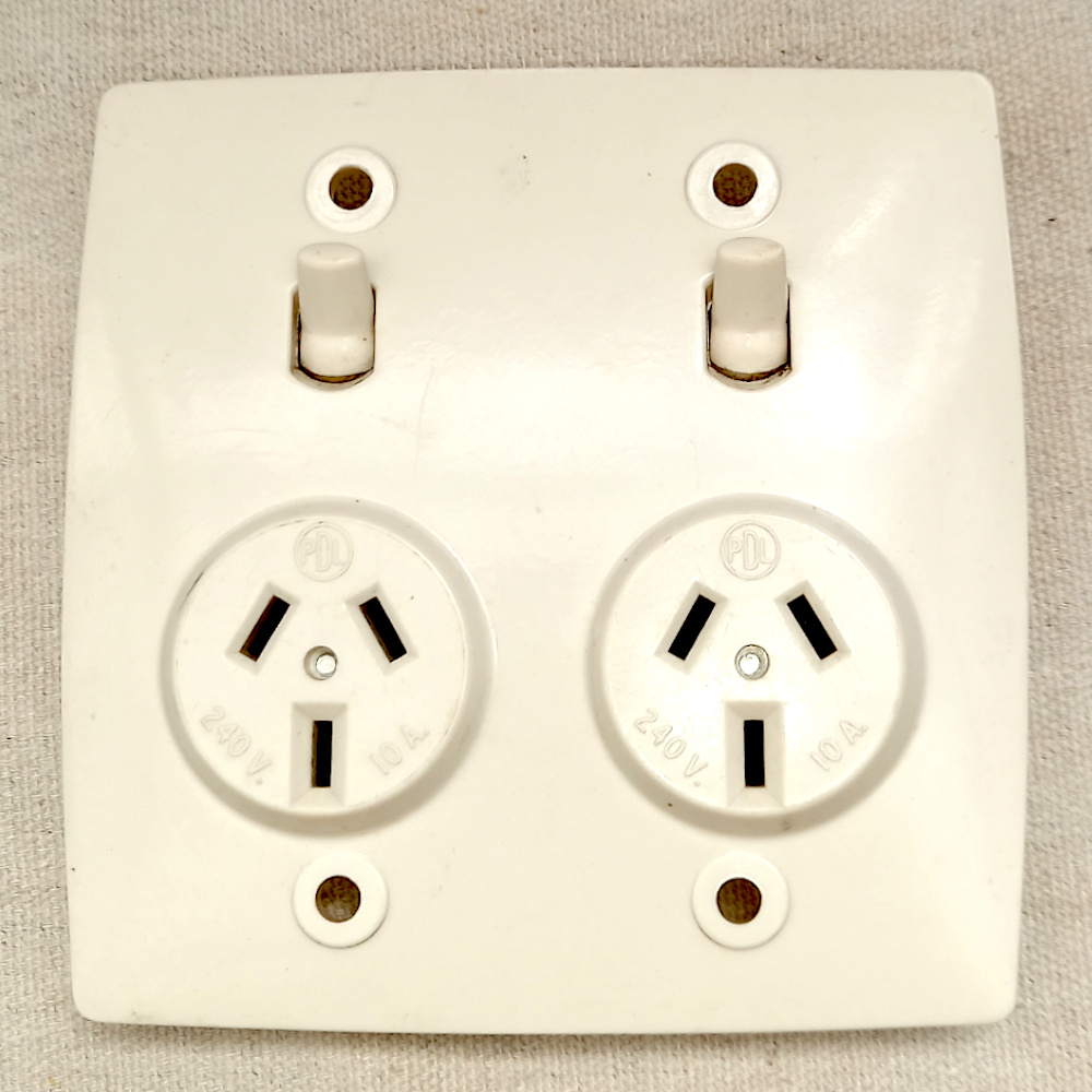 Retro Double Power Socket White by PDL (ANTV-041)