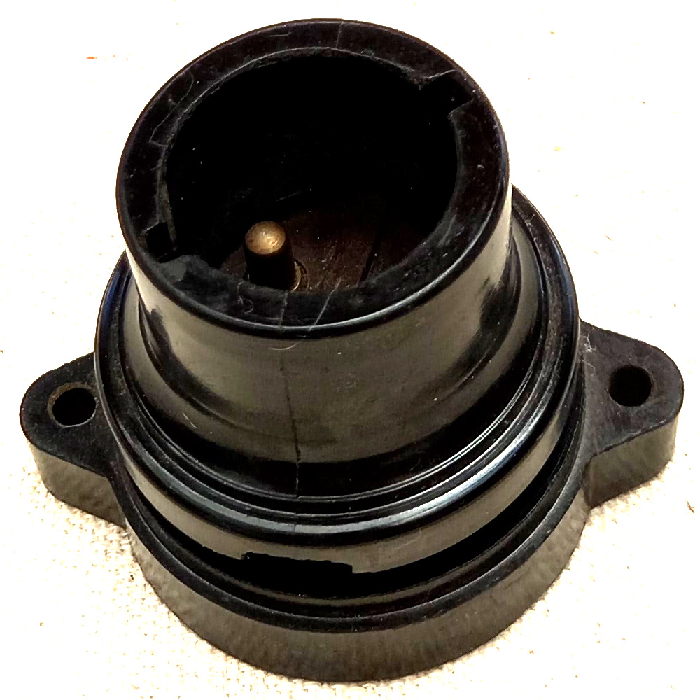 Vintage Bakelite Light Bulb Holder B22 by Ashley (ANTV-045) - Image 3