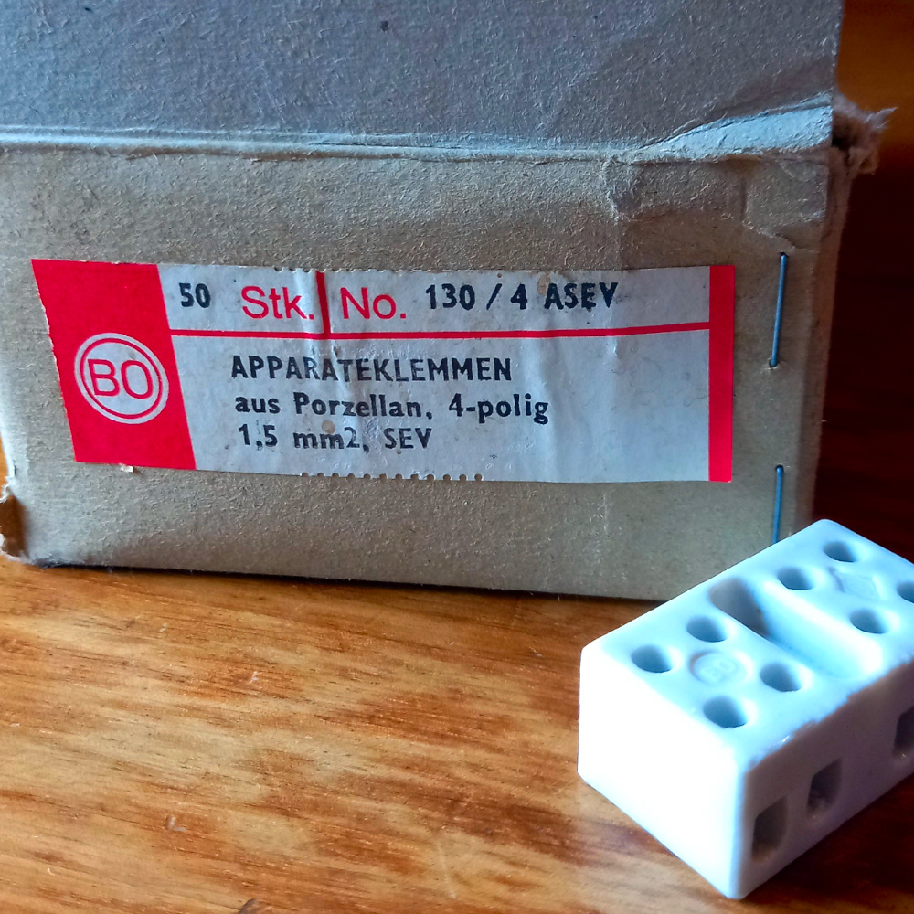 Porcelain Terminal Block 4-Way 1.5mm² 13A 250V NOS (ANTV-046) - Image 3