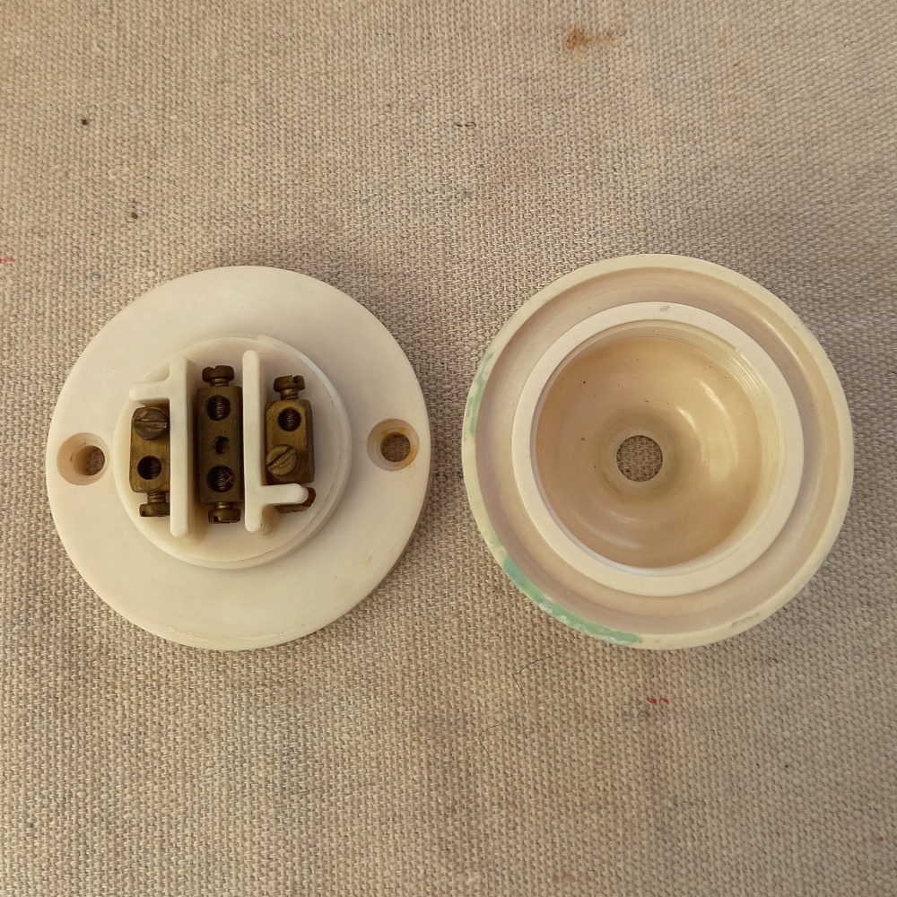 Bakelite Ceiling Lampholder White 5A 250V by PDL (ANTV-052) - Image 3