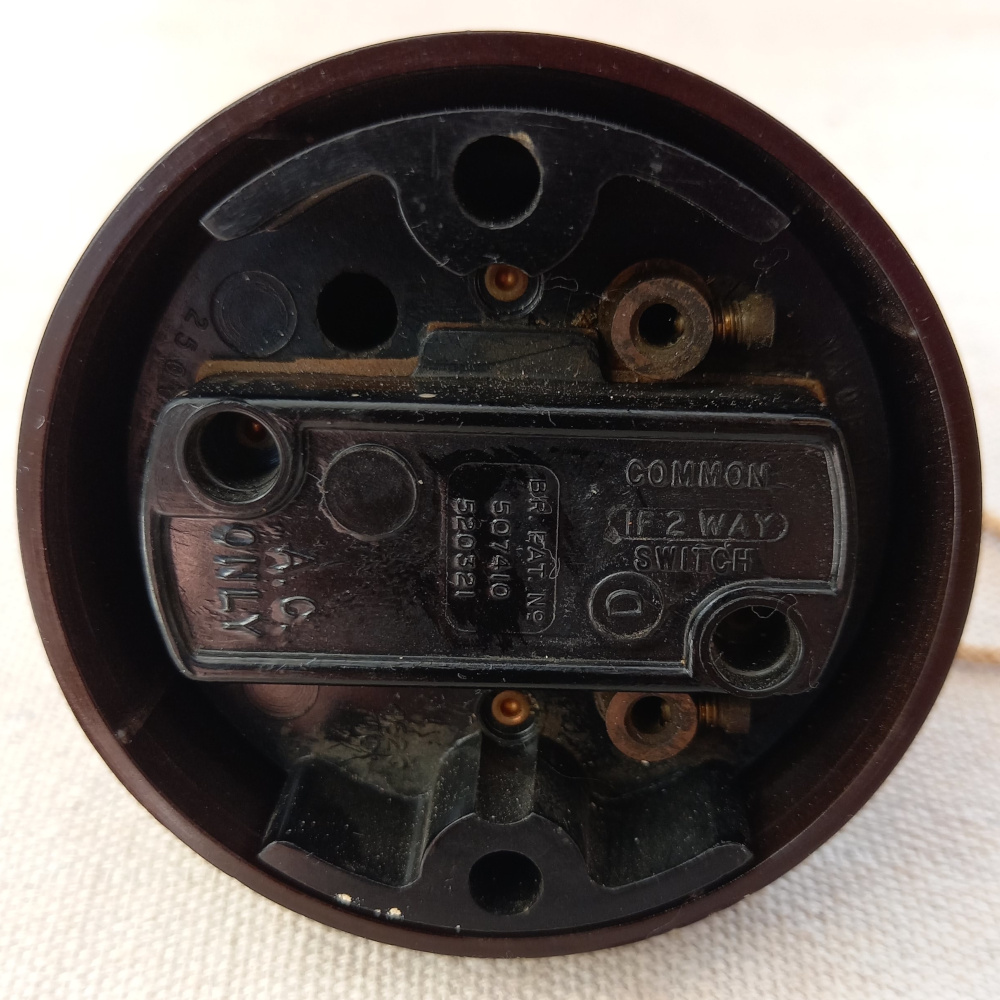 Vintage Bakelite Ceiling Pull Switch 5A 250V by GEC (ANTV-054) - Image 2