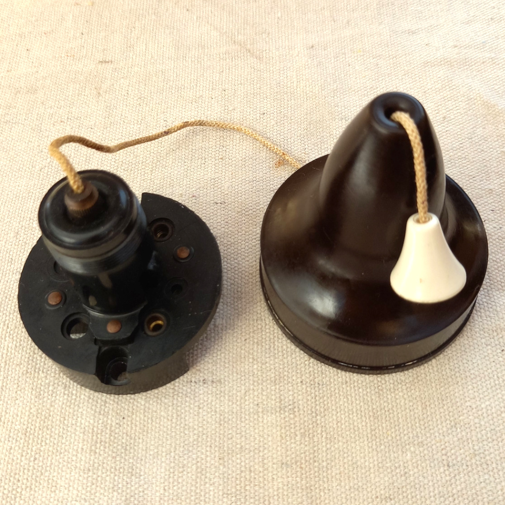 Vintage Bakelite Ceiling Pull Switch 5A 250V by GEC (ANTV-054) - Image 3
