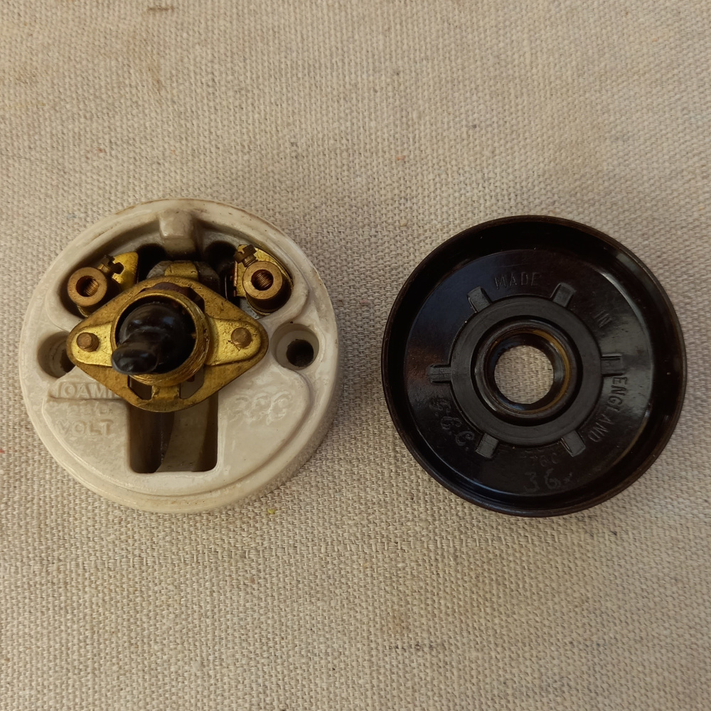 1930s Bakelite Ceramic Rocker Light Switch (ANTV-057) - Image 4