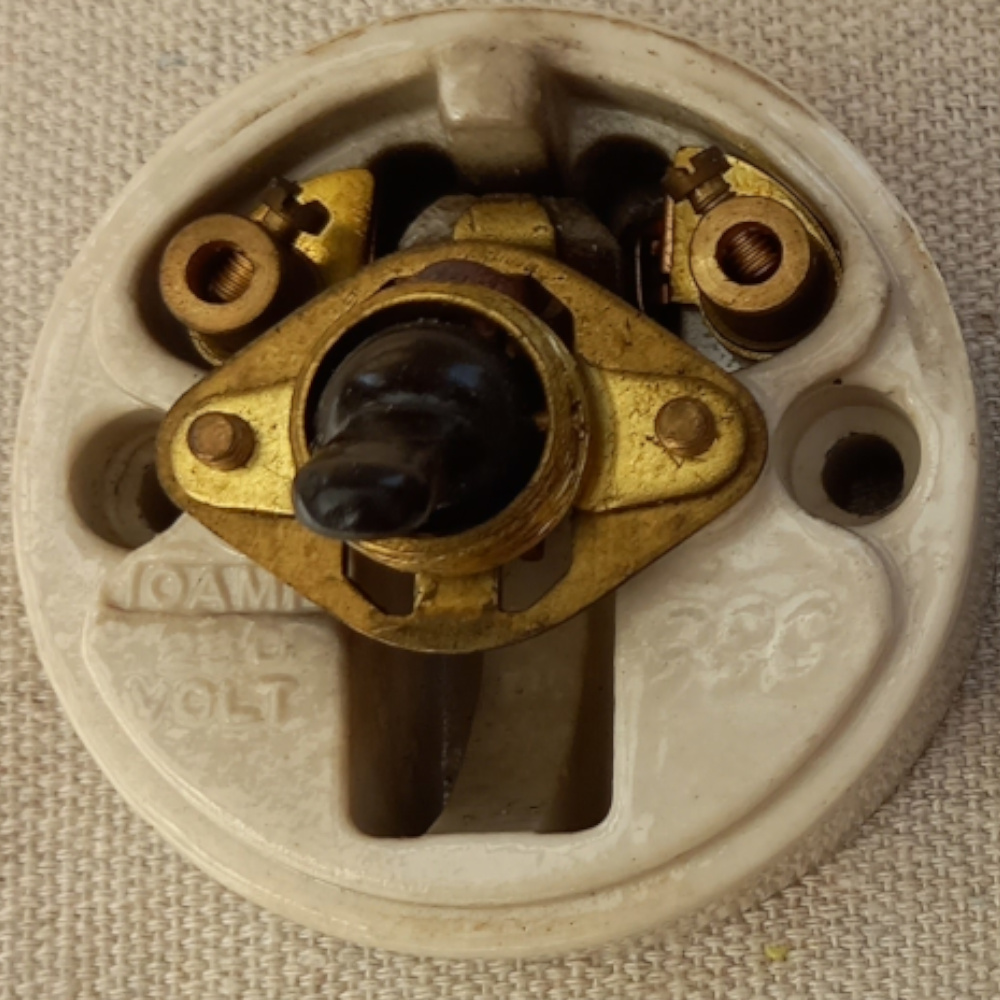 1930s Bakelite Ceramic Rocker Light Switch (ANTV-057) - Image 5