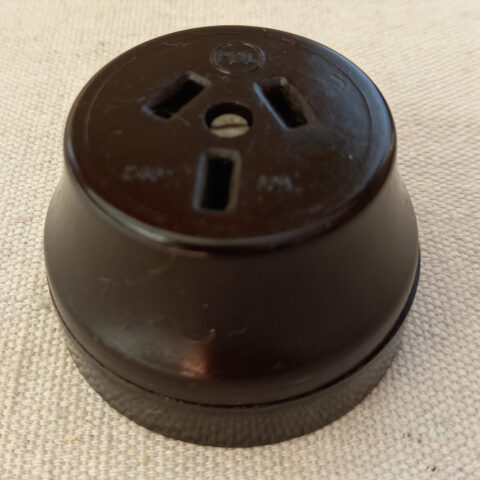 Bakelite 3-Pin Power Socket 10A 240VAC by PDL (ANTV-063)