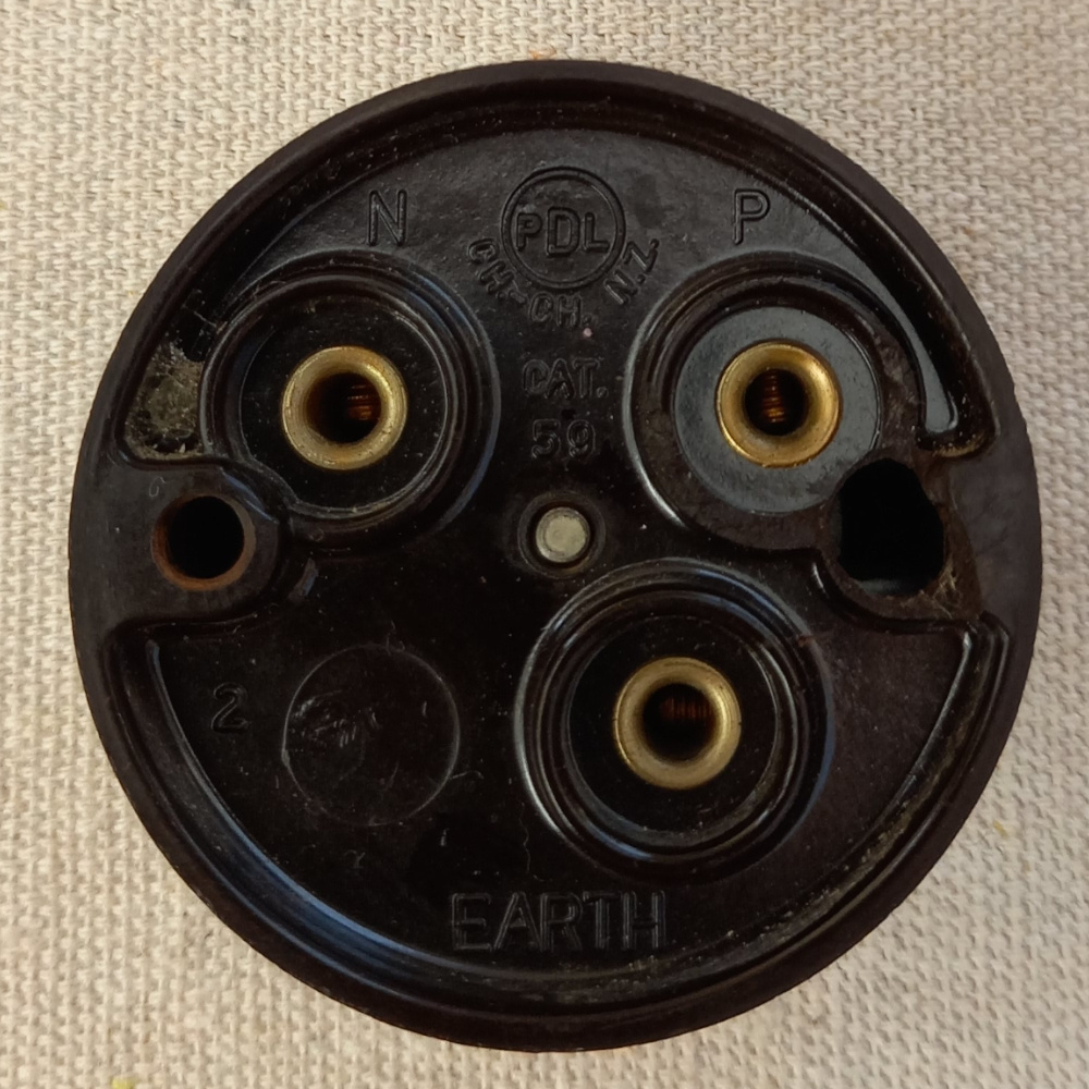 Bakelite 3-Pin Power Socket 10A 240VAC by PDL (ANTV-063) - Image 2
