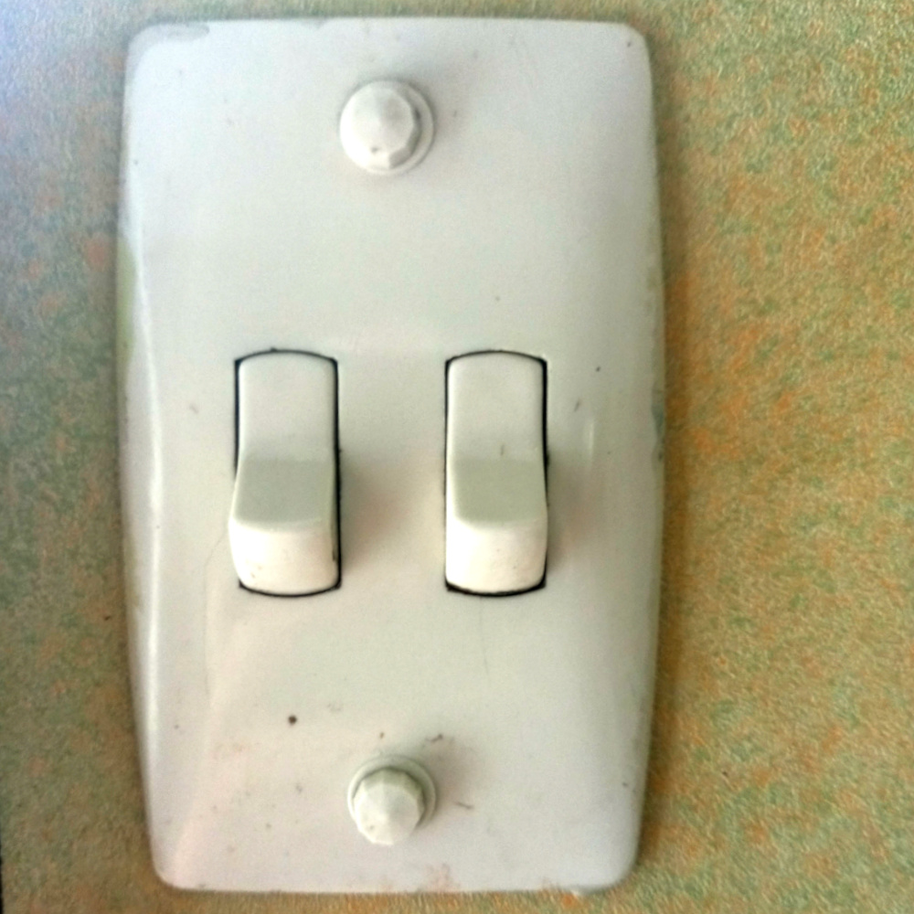 Bakelite-Topped Screw White L=25mm (ANTV-084.2) - Image 4