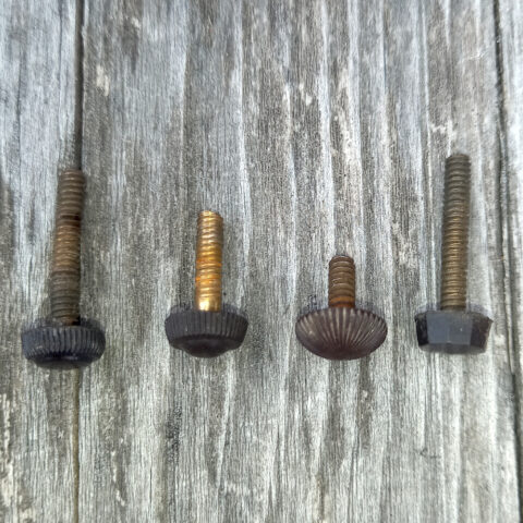 Bakelite-Topped Screw Brown L=21mm (ANTV-085.1)